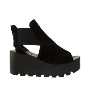 8100 MELROSE
' Frank Rockstar Wedge Platfrom
Sandal